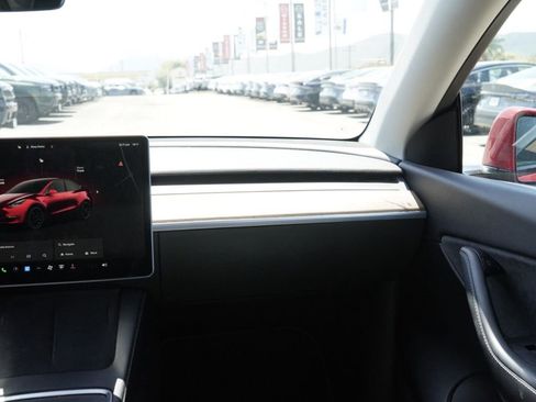 Used 2022 Tesla Model Y Performance AWD/4WD image 17