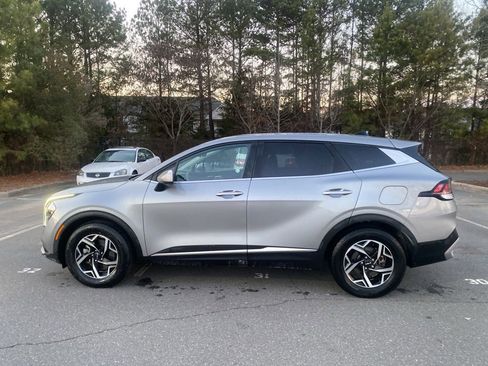 Used 2023 Kia Sportage LX image 6