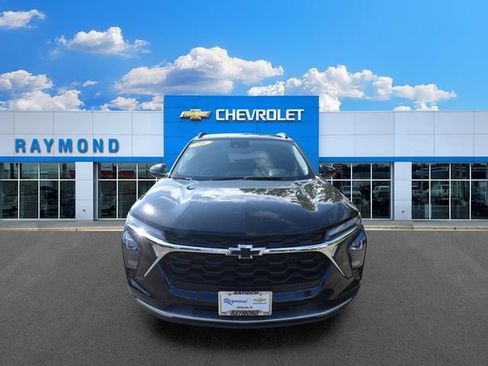 New 2026 Chevrolet Trax LT w/ LT Convenience Package FWD image 9