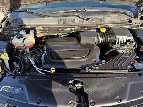 Used 2023 Chrysler Pacifica Touring-L image 20