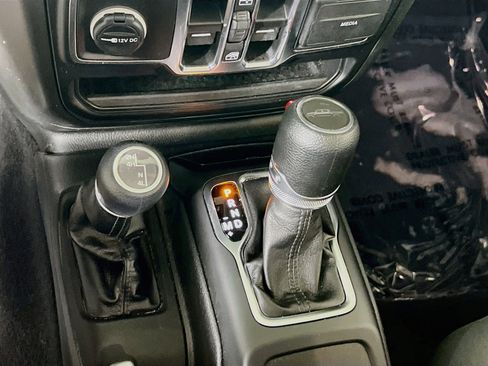 Used 2023 Jeep Gladiator Willys image 17