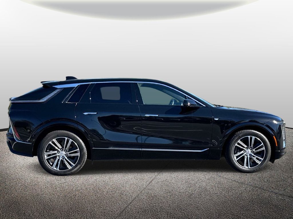Used 2024 Cadillac Lyriq Luxury AWD/4WD image 4