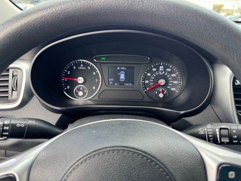 Used 2019 Kia Sorento LX image 18