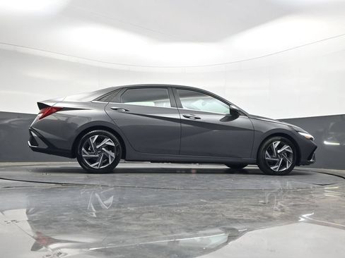 Used 2025 Hyundai Elantra Limited FWD image 38