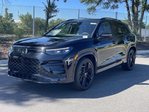 New 2026 Volkswagen Tiguan SE R-Line FWD image 3
