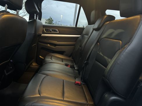 Used 2017 Ford Explorer XLT w/ Equipment Group 202A image 26