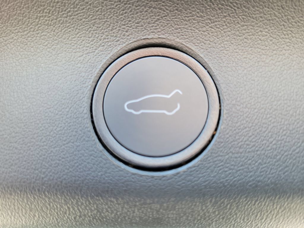 Used 2021 Tesla Model Y 2WD image 7