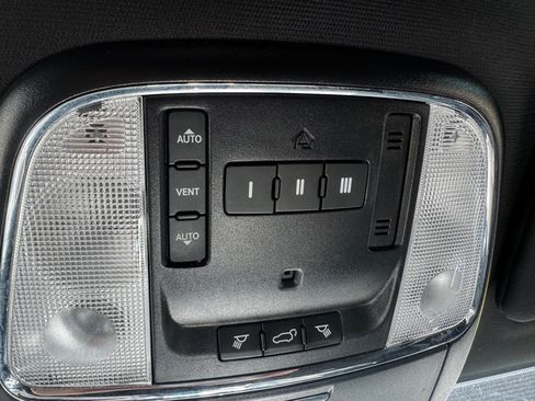 Used 2019 Jeep Grand Cherokee Altitude AWD/4WD image 21