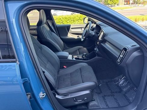 Certified 2025 Volvo XC40 B5 Plus AWD/4WD image 15