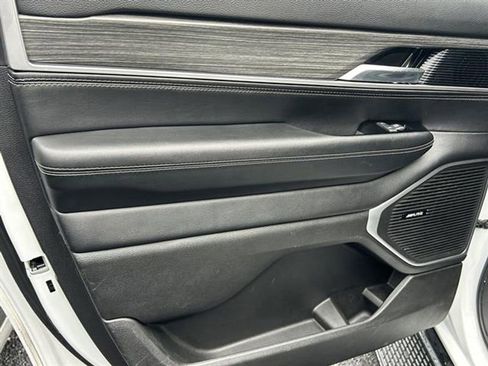 Used 2023 Jeep Wagoneer L Series II image 23