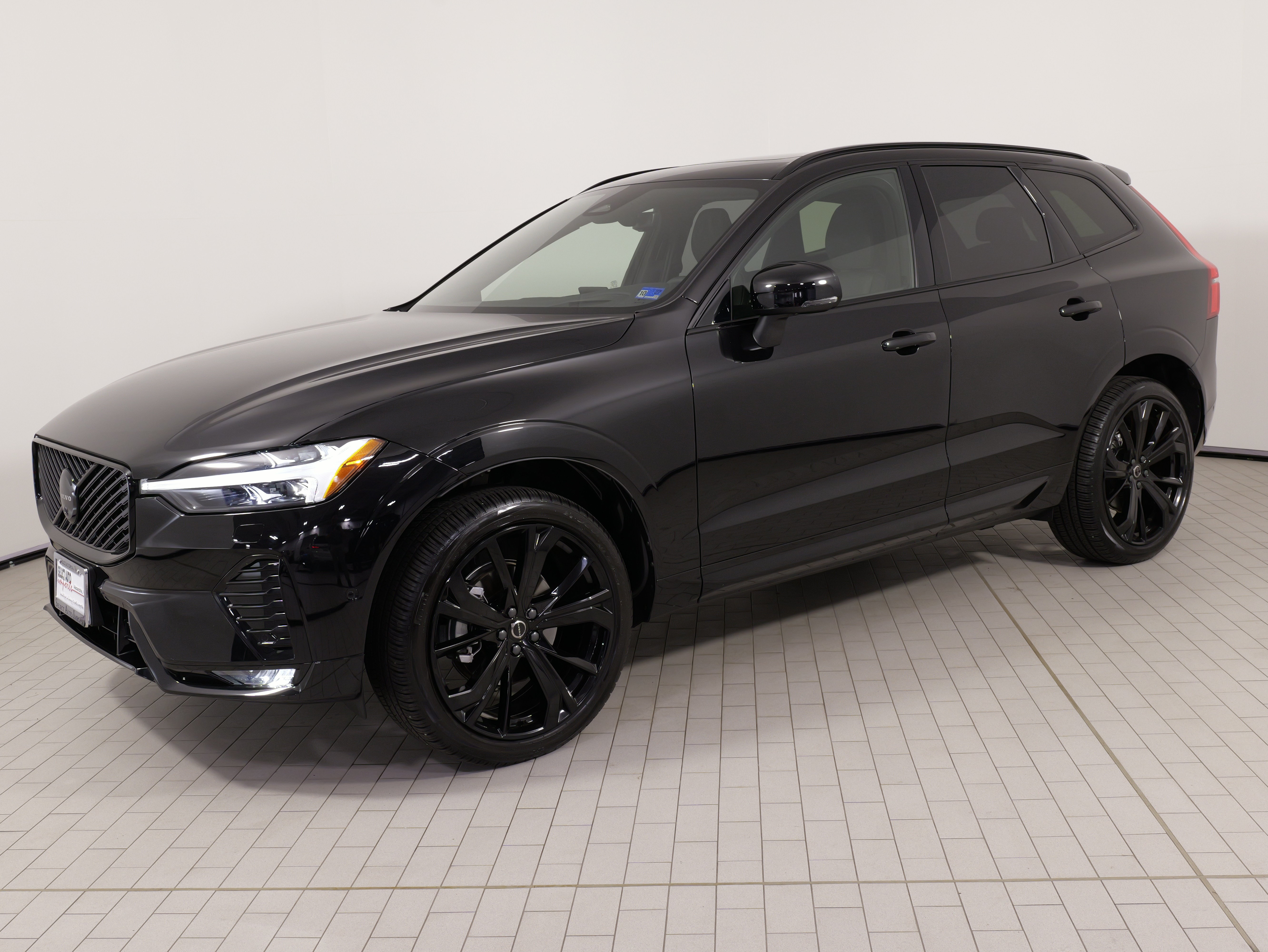 Used 2026 Volvo XC60 B5 Ultra w/ Protection Package Premier AWD/4WD image 1
