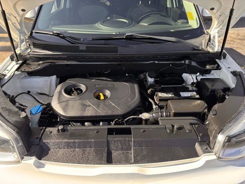 Used 2017 Kia Soul + image 32