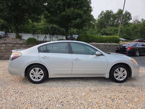 Used 2011 Nissan Altima 2.5 SL w/ Technology Pkg FWD image 7
