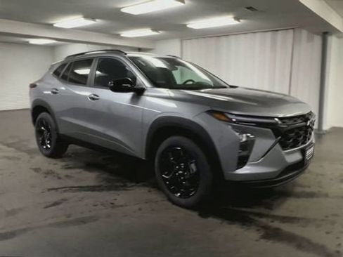 New 2026 Chevrolet Trax LT w/ Driver Confidence Package FWD image 2