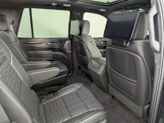Used 2023 Cadillac Escalade Sport Platinum w/ LPO, ONYX Package AWD/4WD image 26