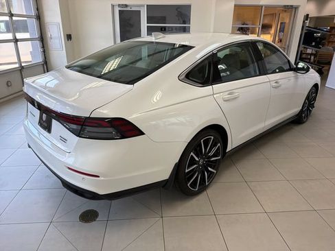 Used 2025 Honda Accord Touring image 7