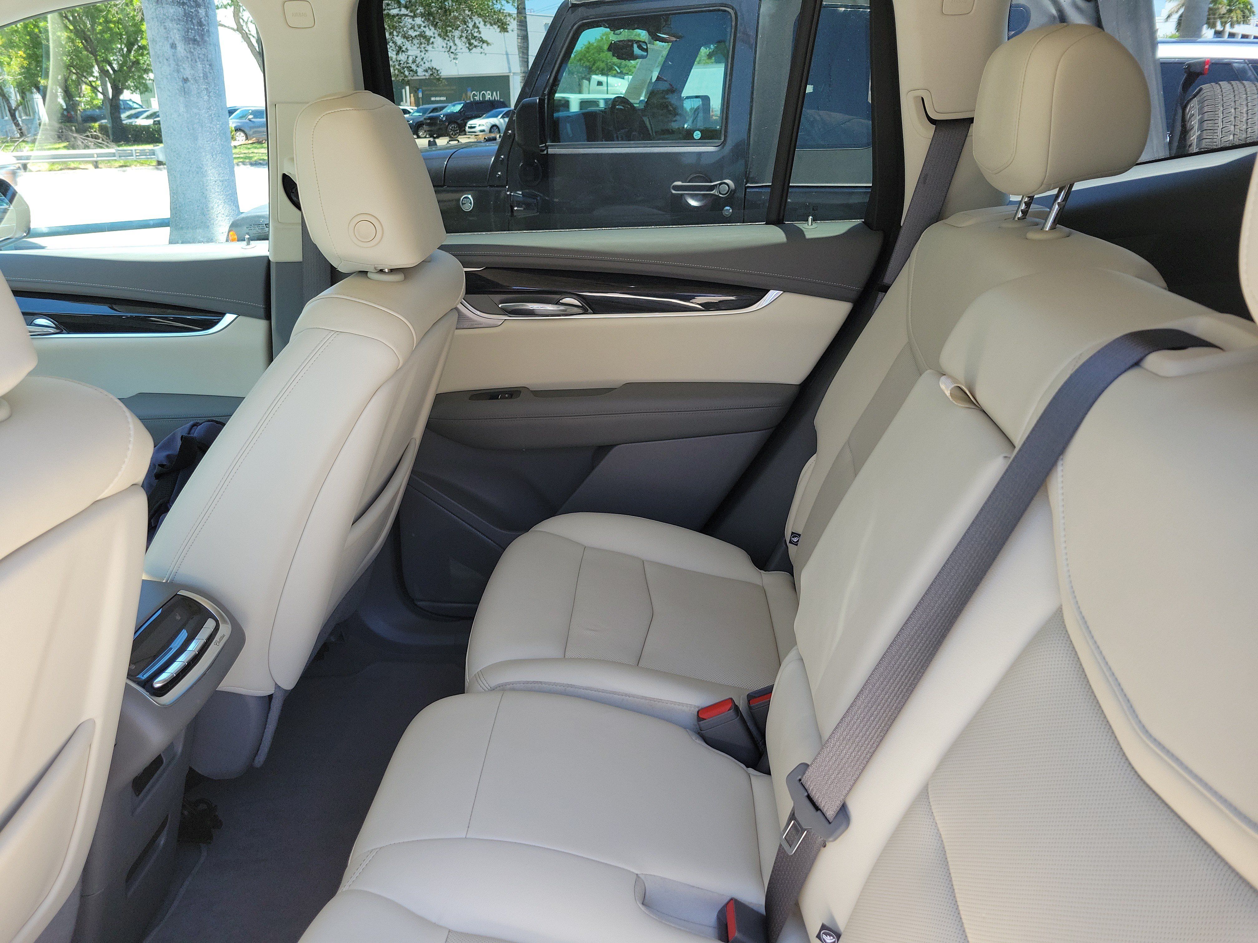 Used 2023 Cadillac XT6 Premium Luxury w/ Technology Package AWD/4WD image 15