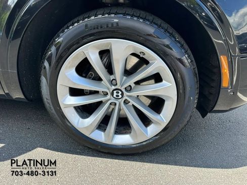 Used 2017 Bentley Bentayga AWD/4WD image 25