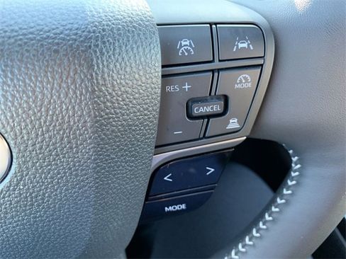 Used 2025 Toyota Camry SE image 28