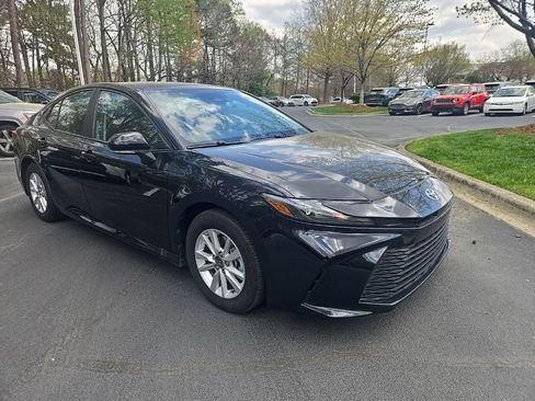 Used 2025 Toyota Camry LE image 12