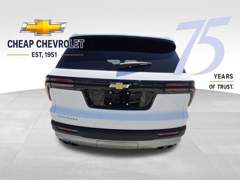 Used 2025 Chevrolet Traverse LT FWD image 4