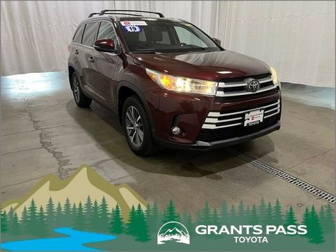 Certified 2019 Toyota Highlander XLE AWD/4WD image 1