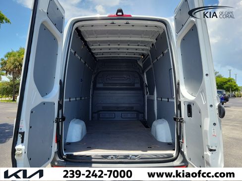 Used 2025 Mercedes-Benz Sprinter 2500 image 11