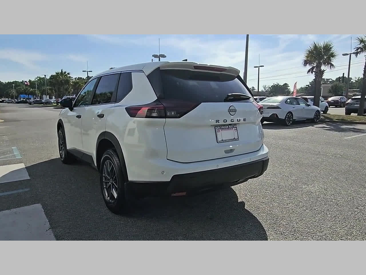 Used 2025 Nissan Rogue S FWD image 31