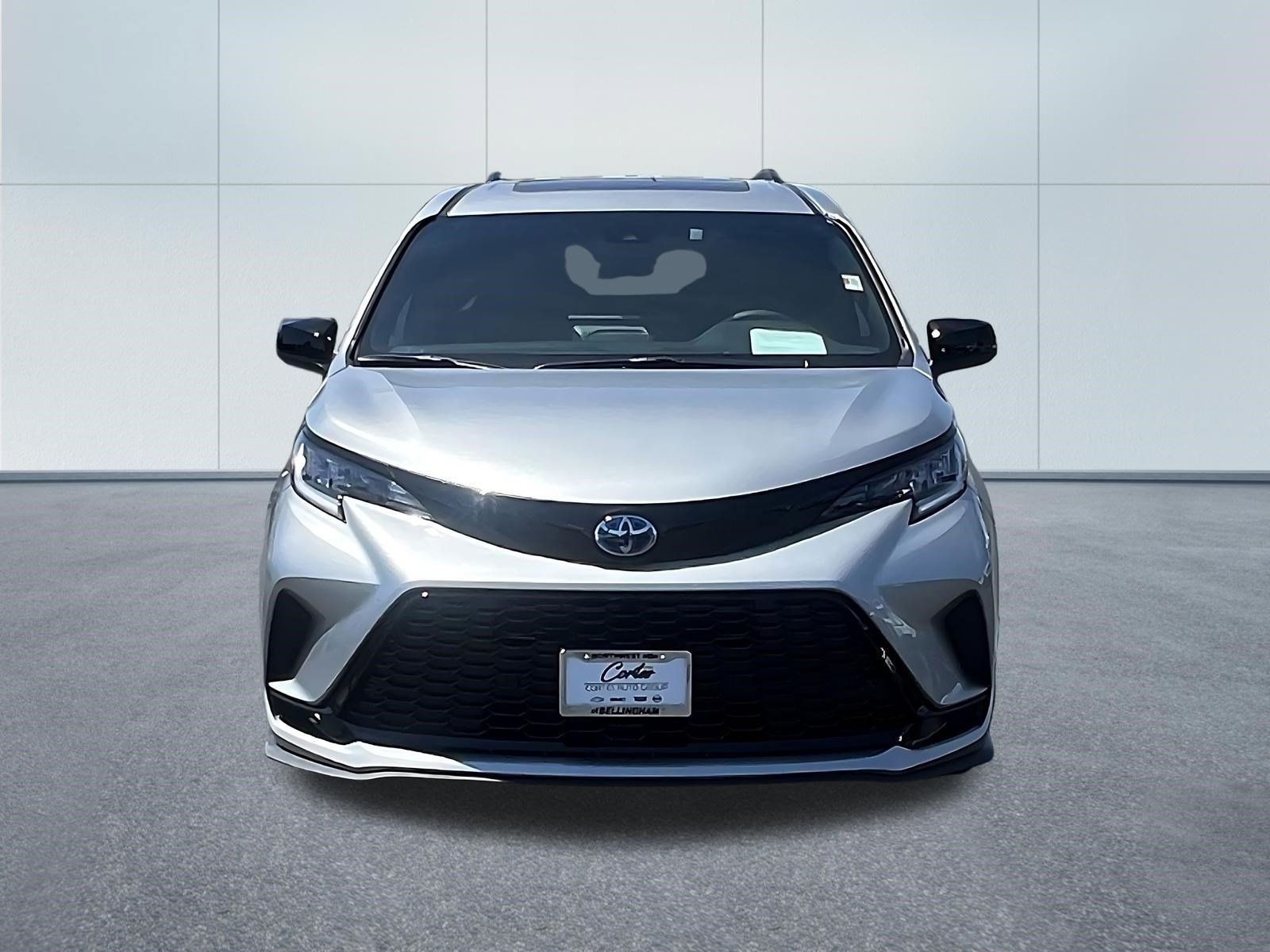 Used 2025 Toyota Sienna XSE AWD/4WD image 2