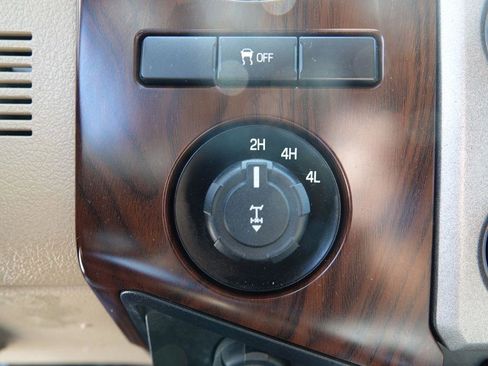 Used 2014 Ford F250 Lariat w/ Chrome Package image 31