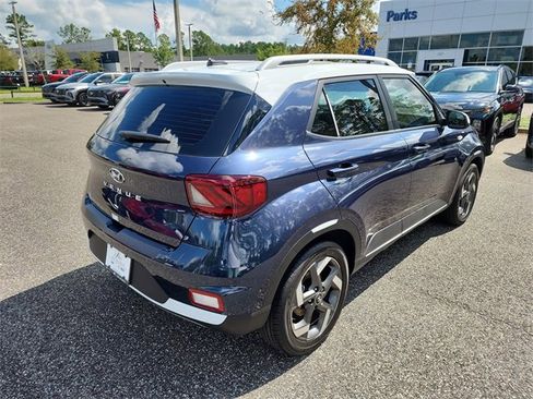 New 2025 Hyundai Venue Limited image 3