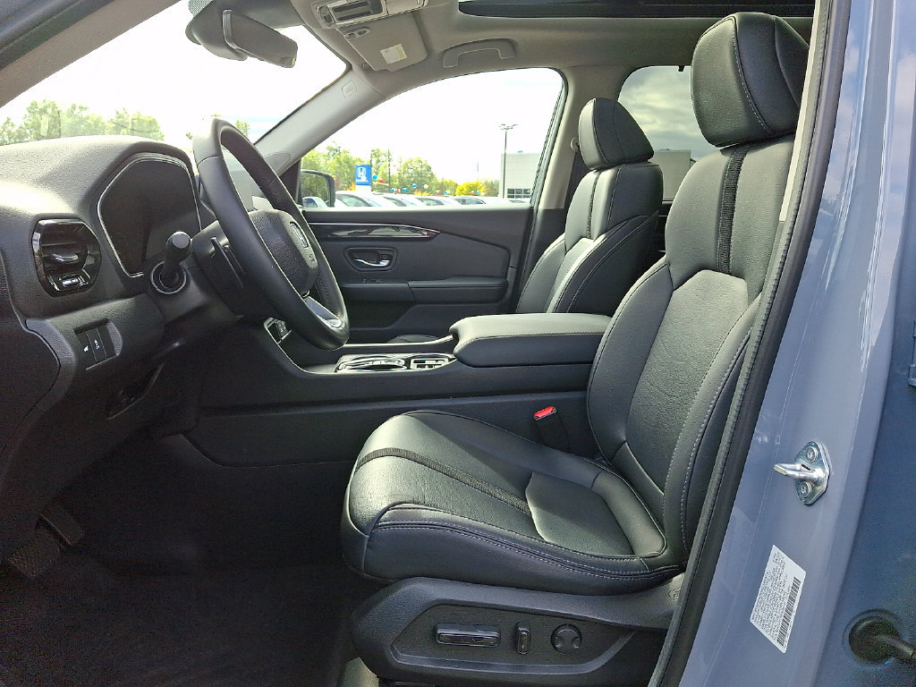 Used 2024 Honda Pilot Touring image 13