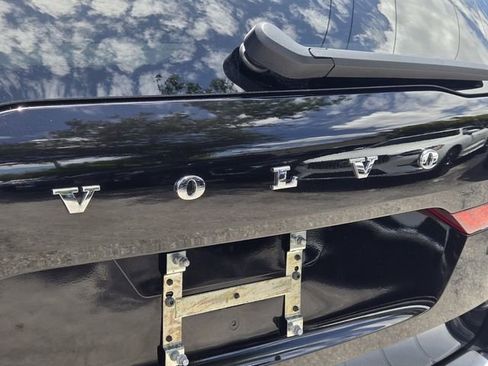 Certified 2024 Volvo XC60 B5 Plus w/ Protection Package Premier AWD/4WD image 10
