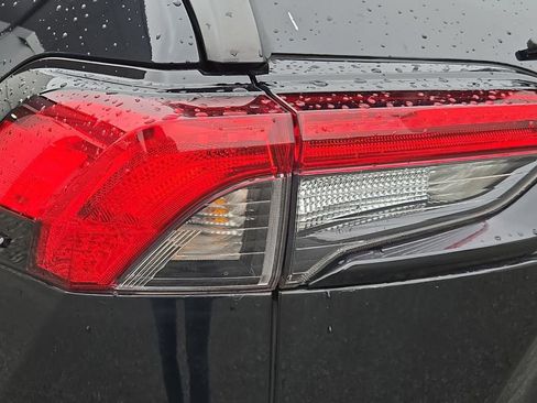 Used 2021 Toyota RAV4 XLE Premium image 13