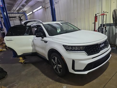 Used 2023 Kia Sorento S image 3
