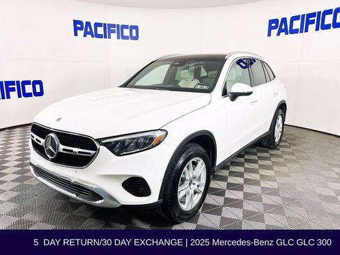 Used 2025 Mercedes-Benz GLC 300 4MATIC image 3