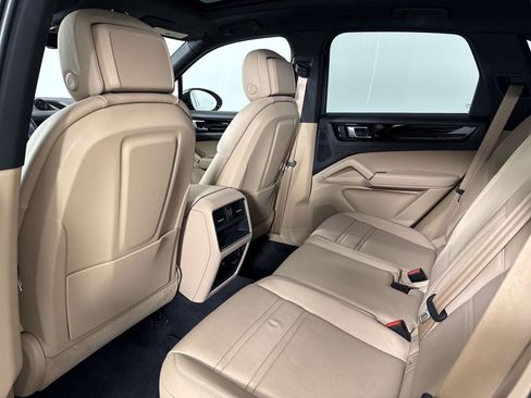 Certified 2023 Porsche Cayenne AWD/4WD image 26