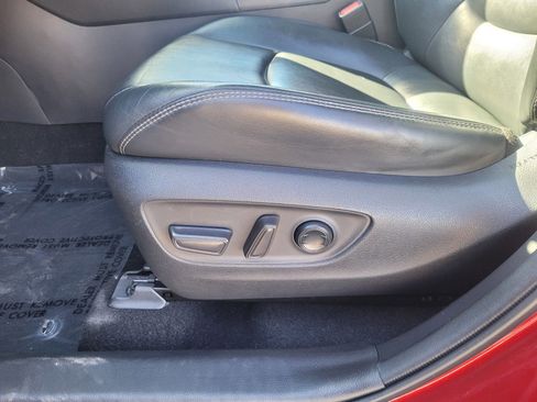 Used 2020 Toyota RAV4 XLE Premium image 11