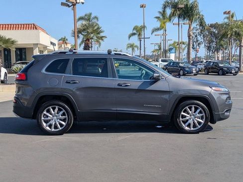 Used 2017 Jeep Cherokee Limited w/ Technology Group FWD image 4