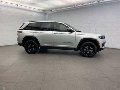 New 2025 Jeep Grand Cherokee Limited w/ Luxury Tech Group II image 2