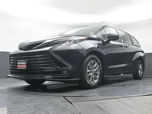 Used 2026 Toyota Sienna XLE AWD/4WD image 35