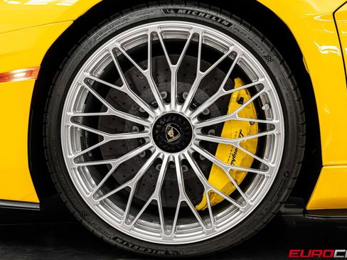 Used 2018 Lamborghini Aventador S AWD/4WD image 24