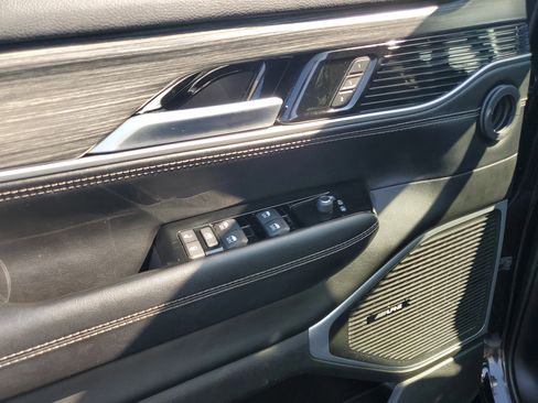 Used 2024 Jeep Wagoneer L Series II w/ Flexible Seating Group image 17