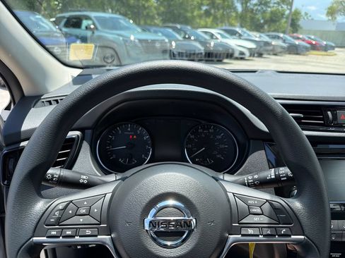 Used 2022 Nissan Rogue Sport S FWD image 17
