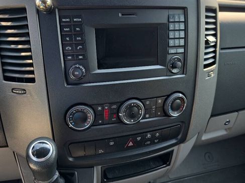 Used 2015 Freightliner Sprinter 2500 RWD image 4
