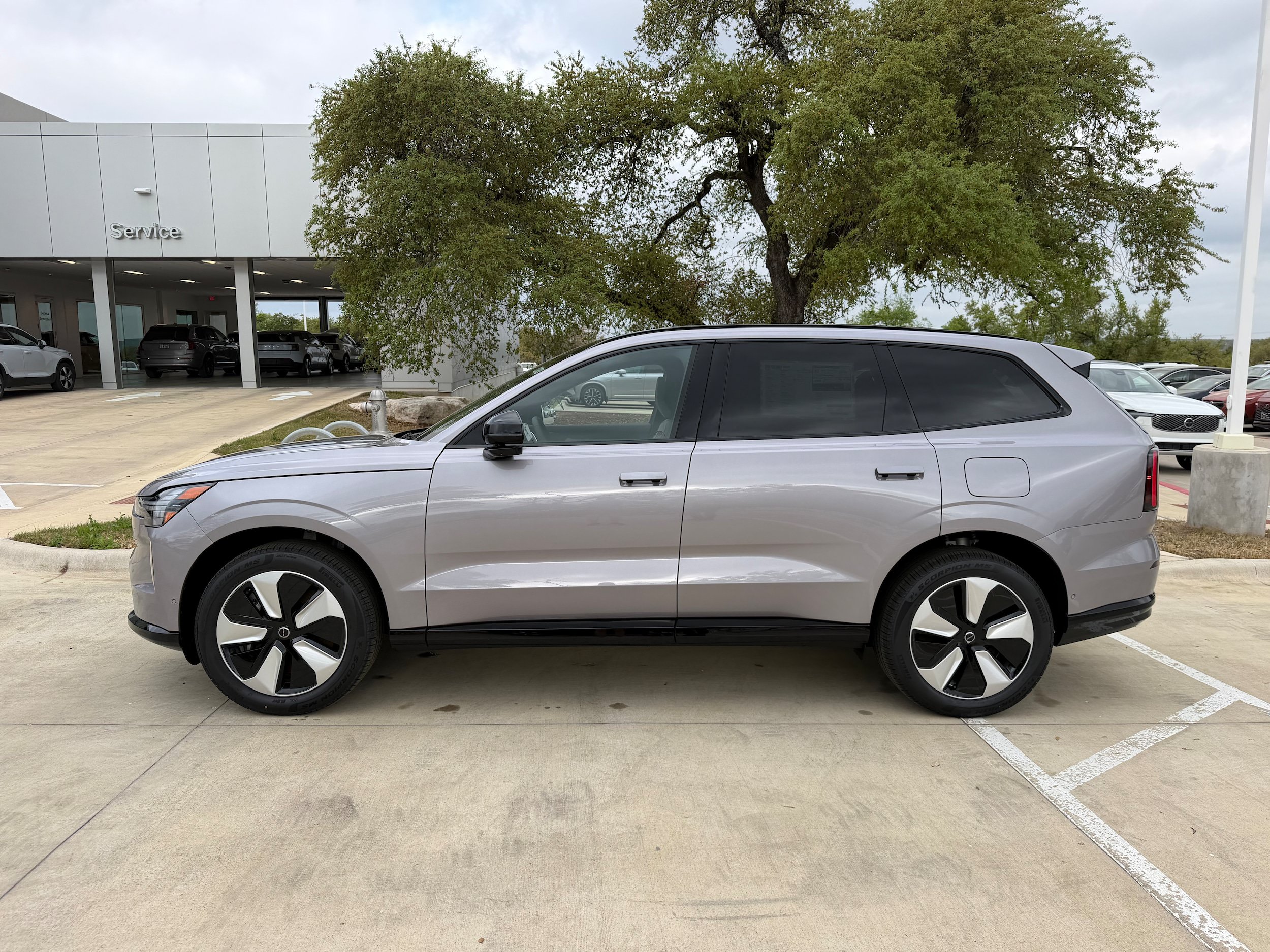 New 2026 Volvo EX90 Plus RWD image 3