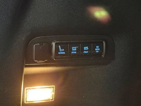 Used 2018 Ford Explorer Limited w/ Equipment Group 301A FWD image 37