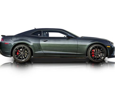 Used 2015 Chevrolet Camaro SS w/ SS Performance Package RWD image 2