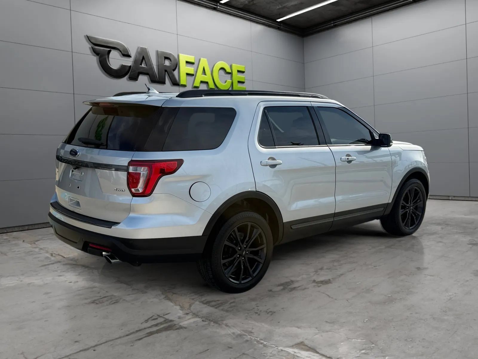 Used 2019 Ford Explorer XLT w/ Equipment Group 202A AWD/4WD image 13