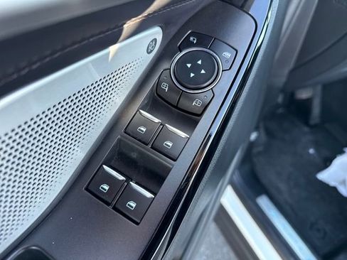 Used 2023 Ford Explorer Platinum w/ Technology Package image 21